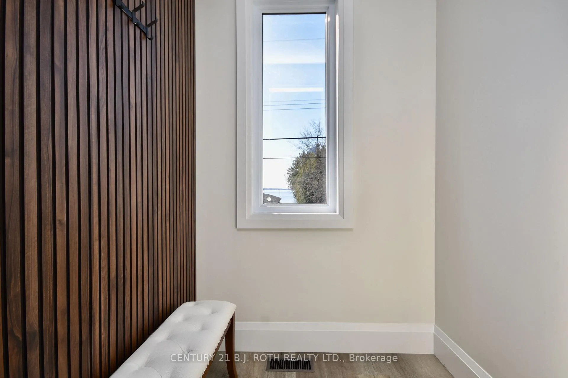 Photo 3 of 1411 Maple Way, Innisfil, Rural Innisfil — HOMEH