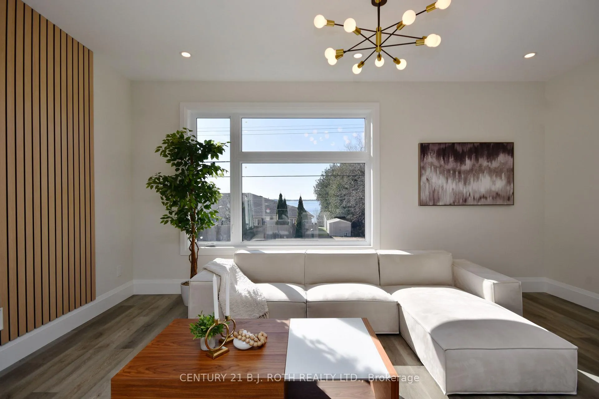 Photo 5 of 1411 Maple Way, Innisfil, Rural Innisfil — HOMEH