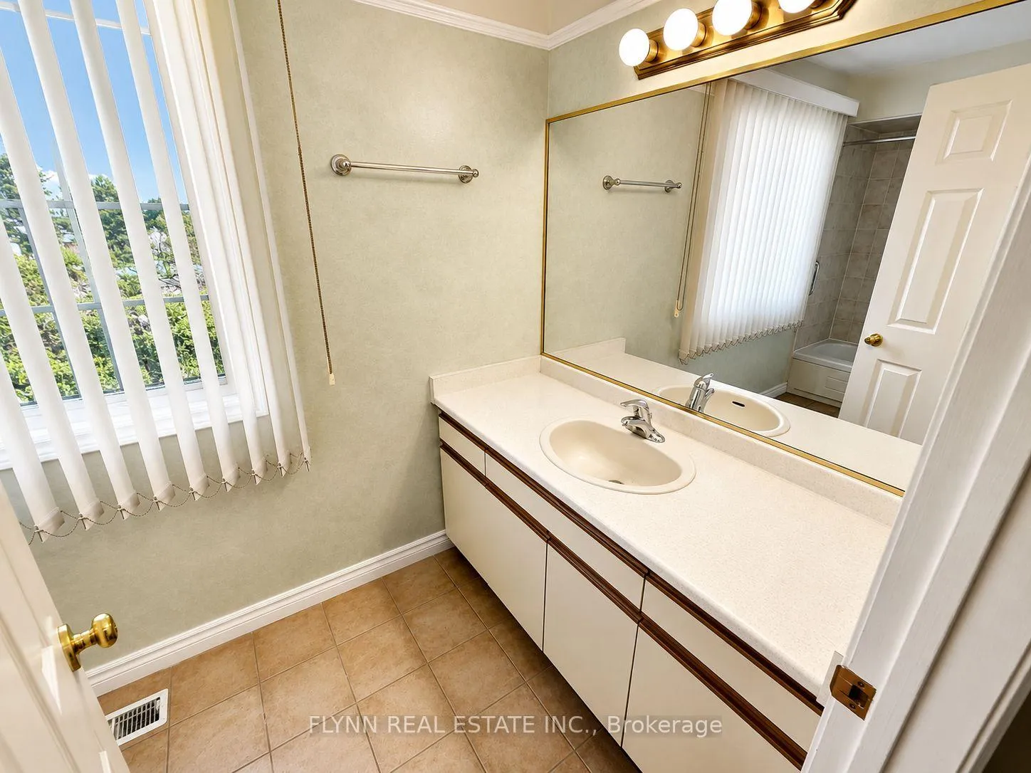Photo 14 of Unit 13, 2720 Mewburn Road, Niagara Falls, Casey — HOMEH