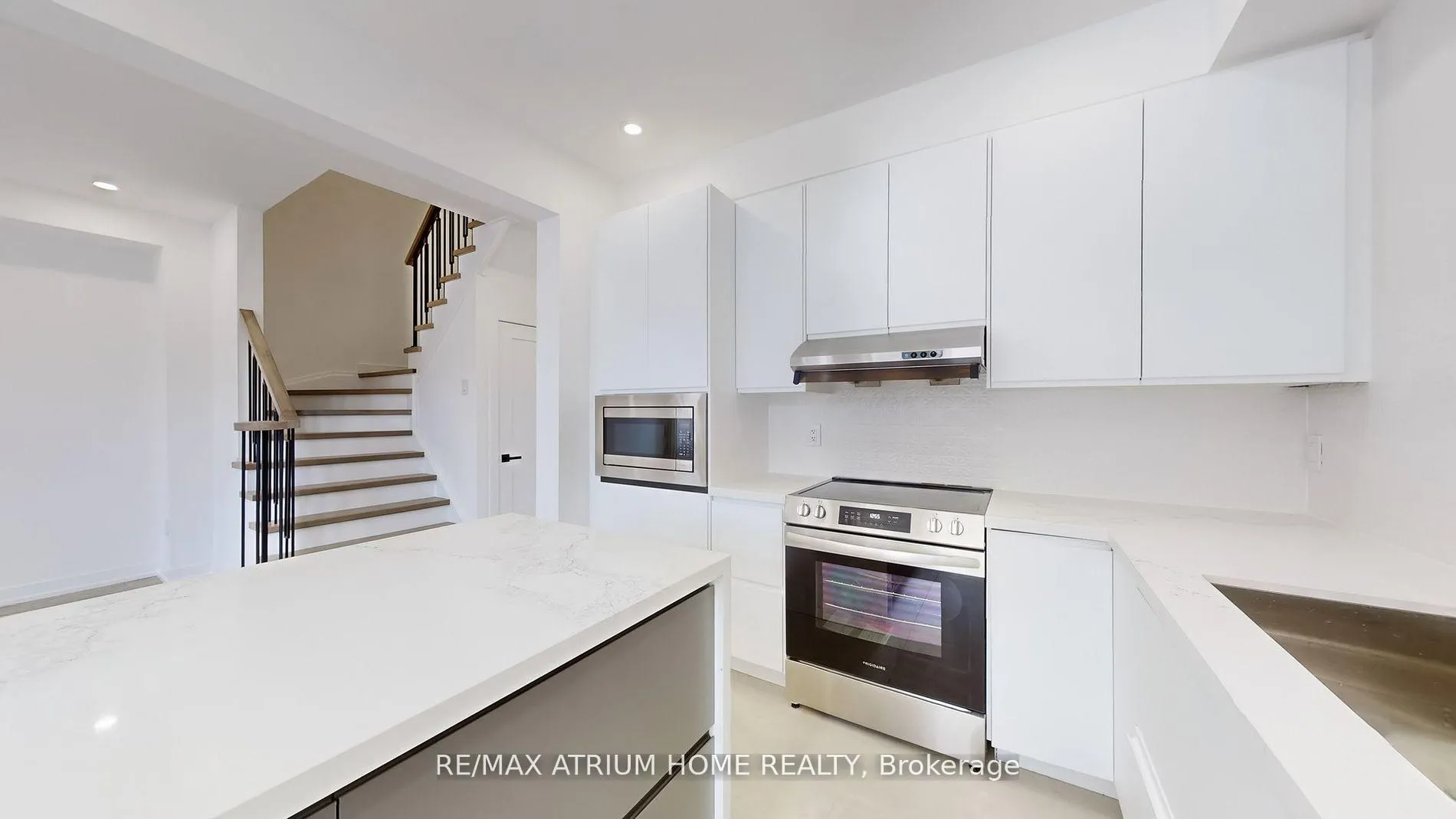 Photo 3 of 76 Cardrew Street, Markham, Cornell — HOMEH