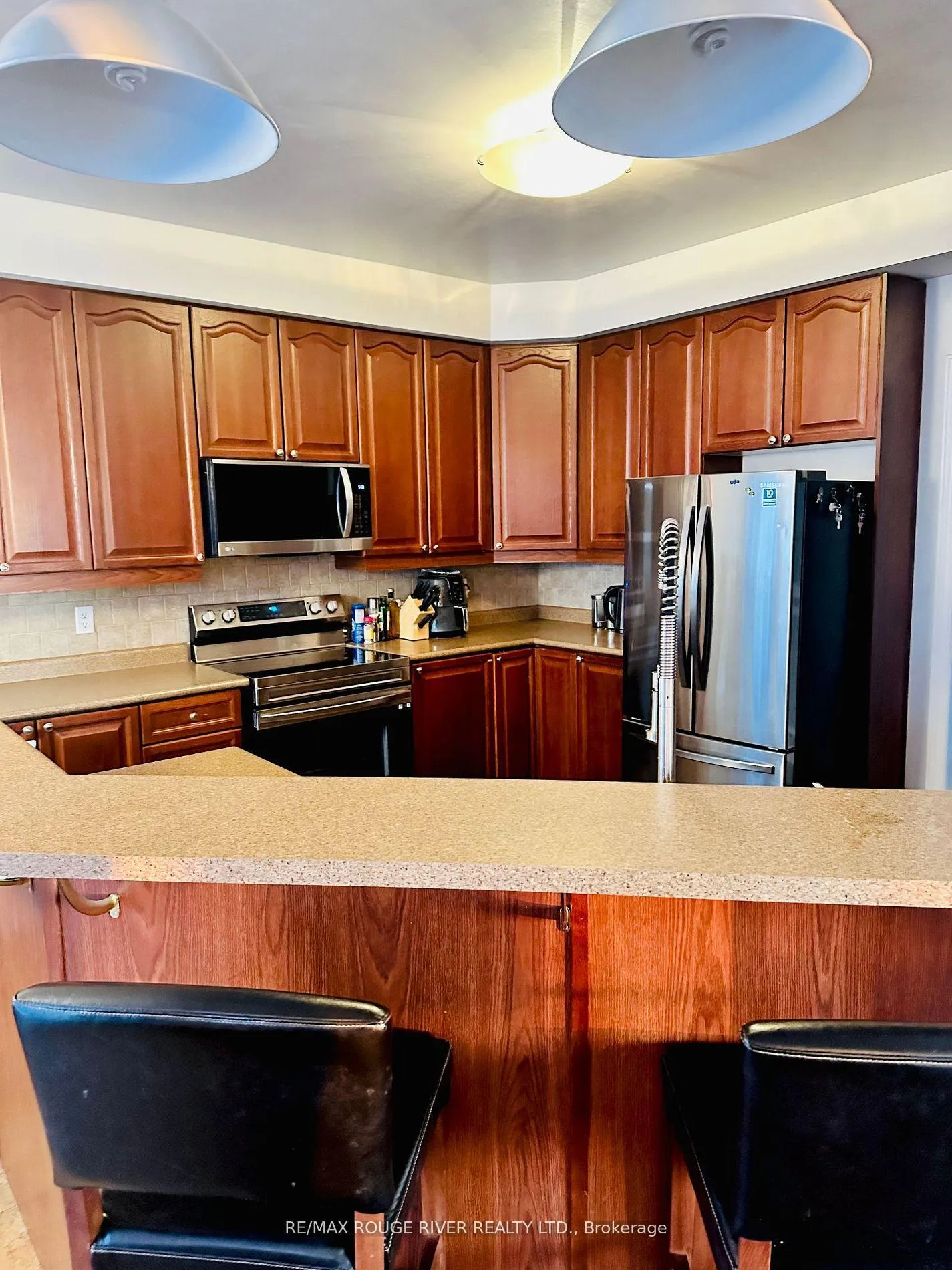 Photo 7 of 360 Carnwith Drive E, Whitby, Brooklin — HOMEH