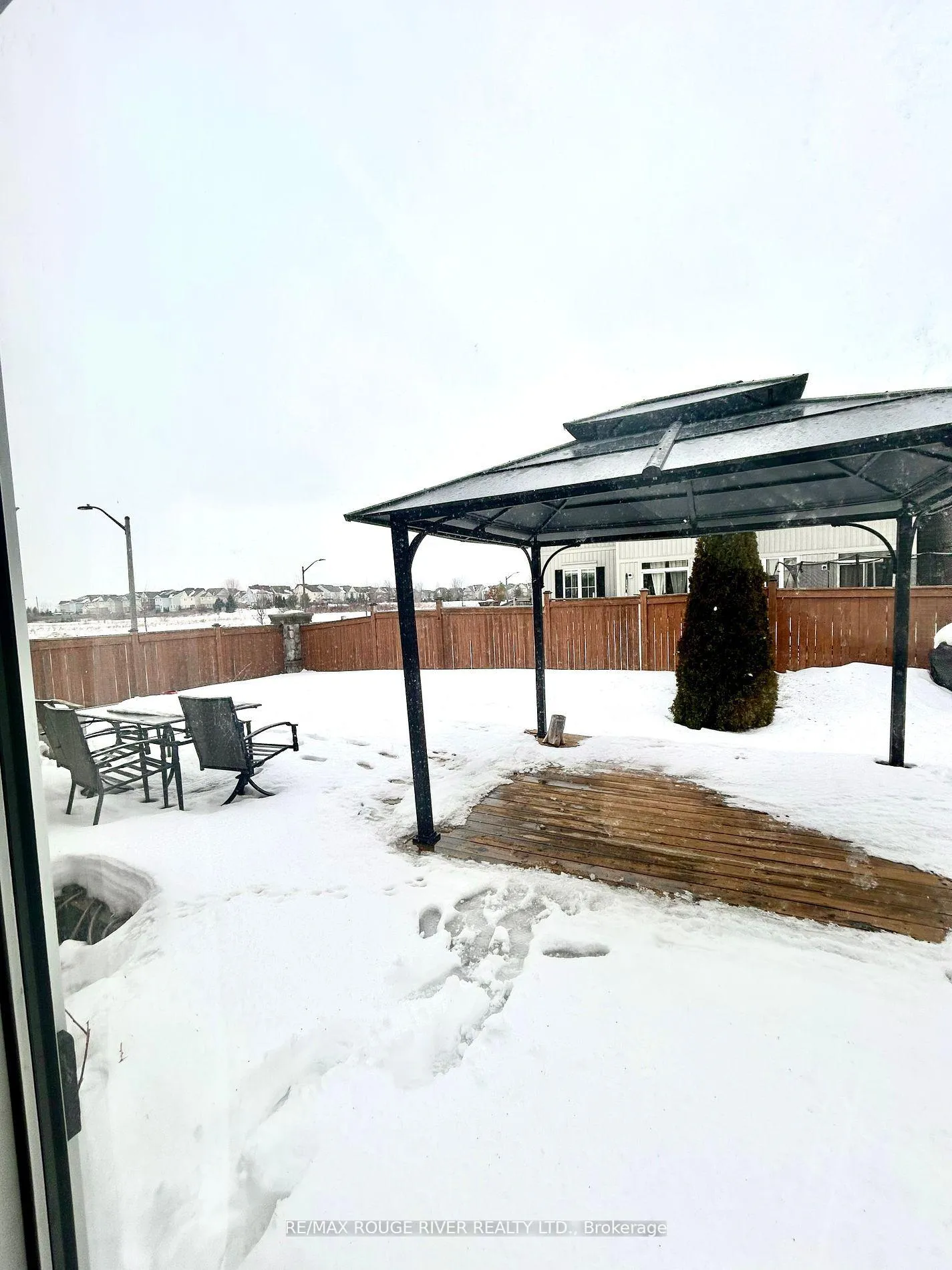 Photo 10 of 360 Carnwith Drive E, Whitby, Brooklin — HOMEH