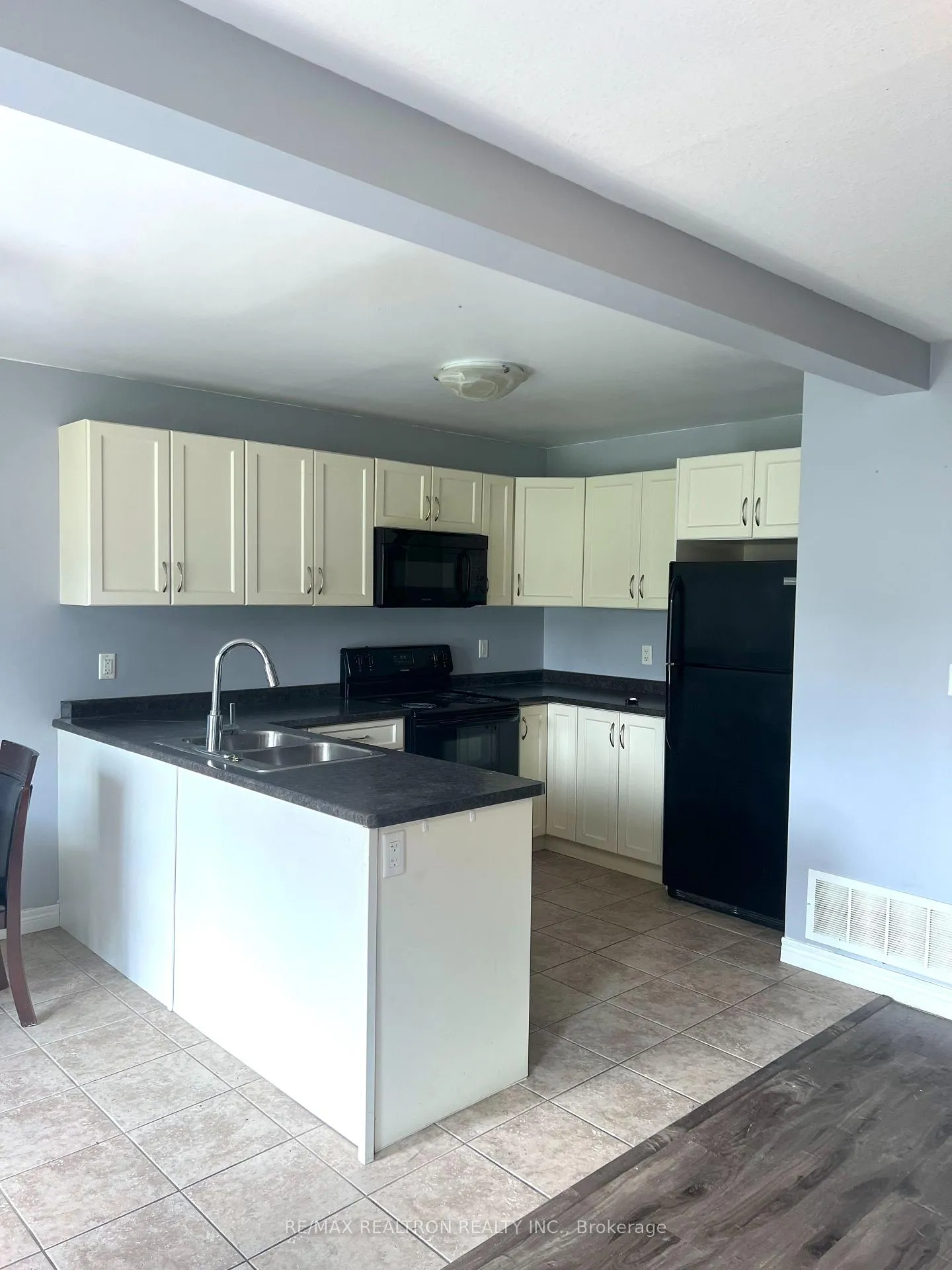 Photo 5 of 62 Vansitmart Avenue, Hamilton, Homeside — HOMEH