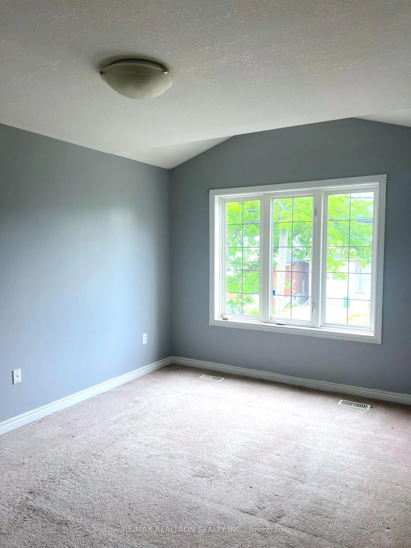 Photo 6 of 62 Vansitmart Avenue, Hamilton, Homeside — HOMEH
