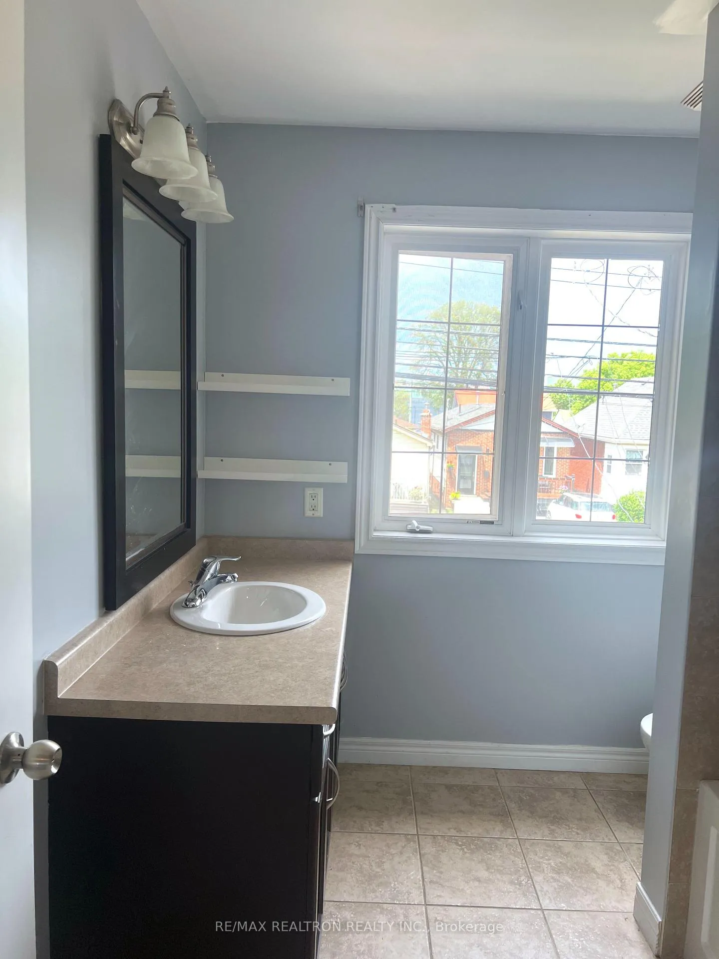 Photo 9 of 62 Vansitmart Avenue, Hamilton, Homeside — HOMEH
