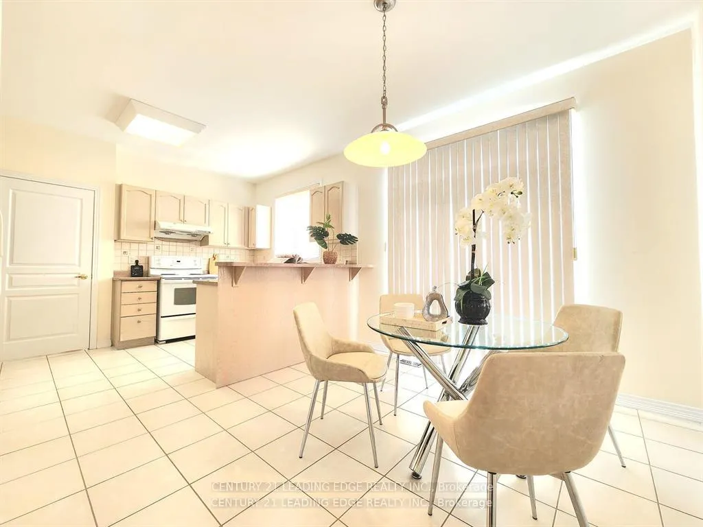 Photo 11 of 48 Starhill Crescent, Markham, Cachet — HOMEH