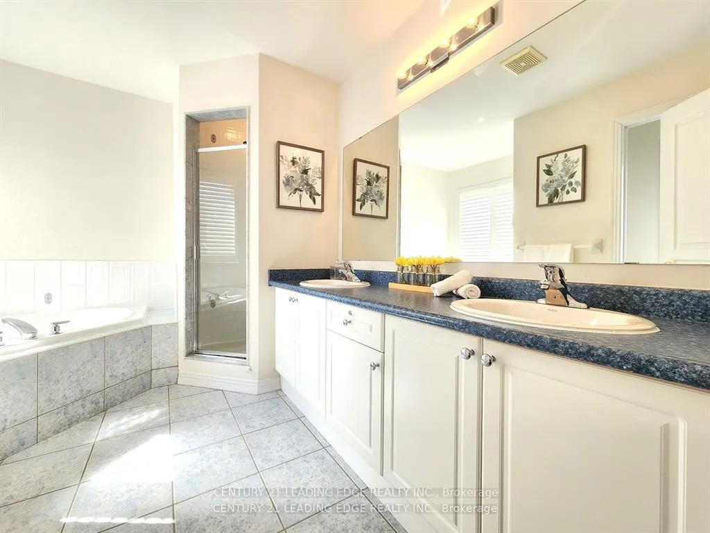 Photo 16 of 48 Starhill Crescent, Markham, Cachet — HOMEH