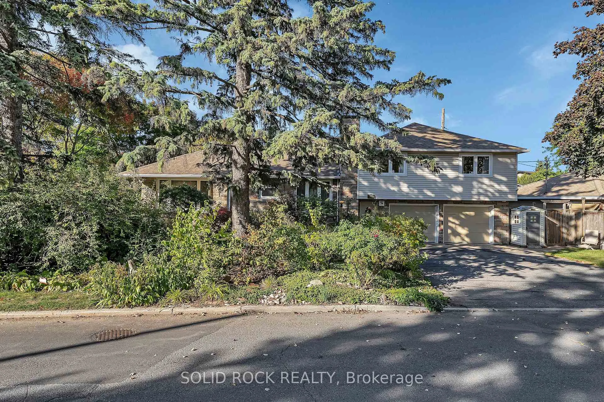 Photo 2 of 471 Tillbury Avenue, Ottawa, Laurentianview — HOMEH