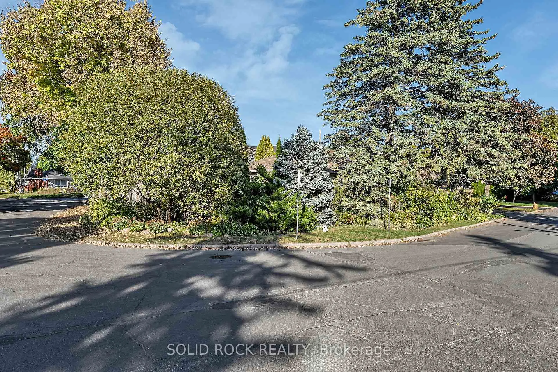Photo 3 of 471 Tillbury Avenue, Ottawa, Laurentianview — HOMEH