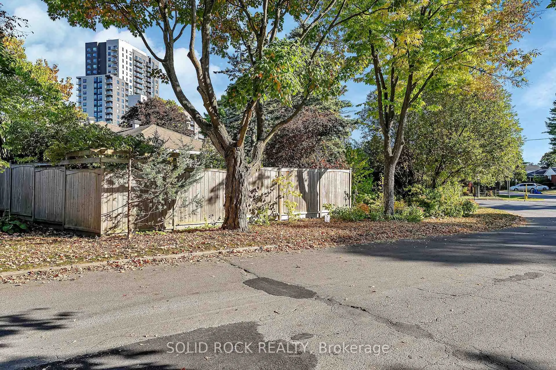 Photo 4 of 471 Tillbury Avenue, Ottawa, Laurentianview — HOMEH