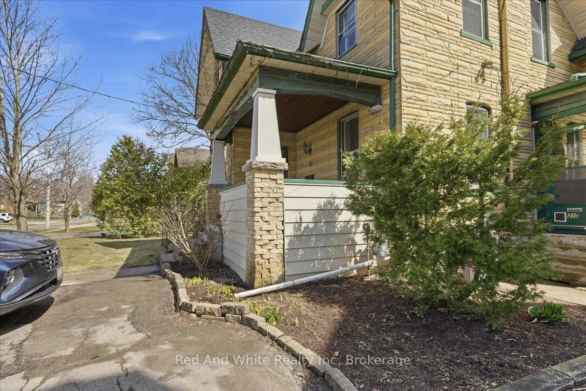 Photo 3 of 31 Bingeman Street, Kitchener, Civic Centre — HOMEH