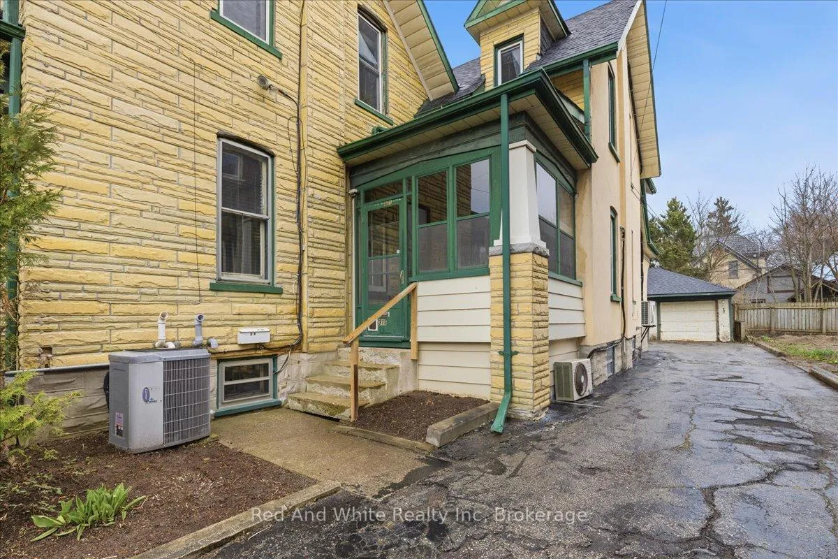 Photo 5 of 31 Bingeman Street, Kitchener, Civic Centre — HOMEH