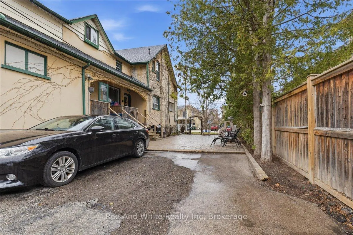 Photo 7 of 31 Bingeman Street, Kitchener, Civic Centre — HOMEH