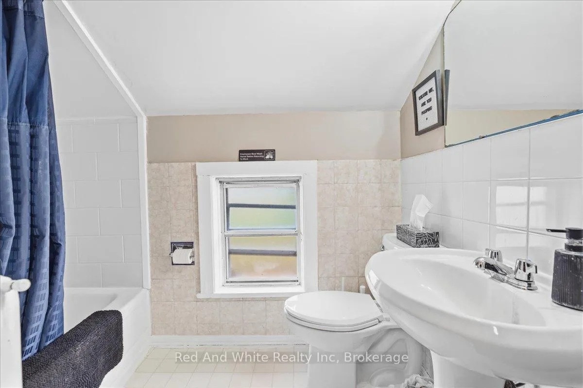 Photo 17 of 31 Bingeman Street, Kitchener, Civic Centre — HOMEH