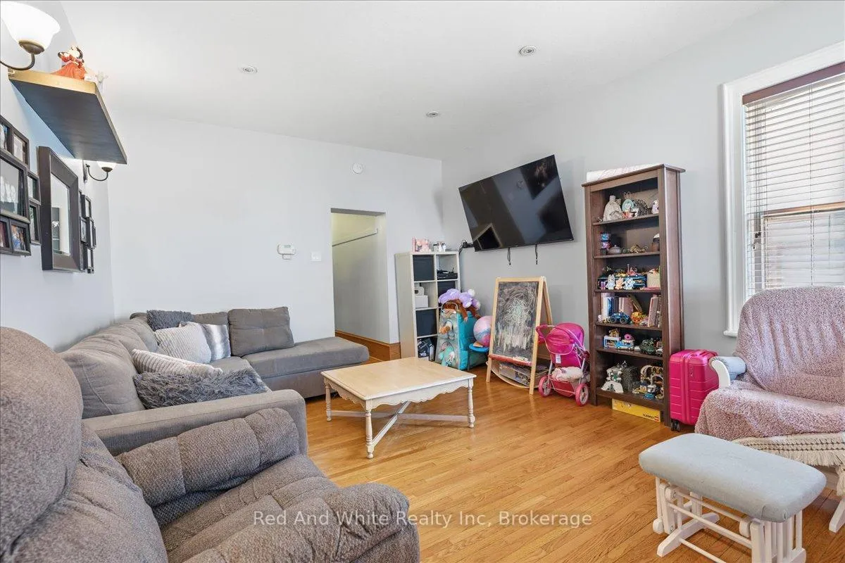 Photo 34 of 31 Bingeman Street, Kitchener, Civic Centre — HOMEH