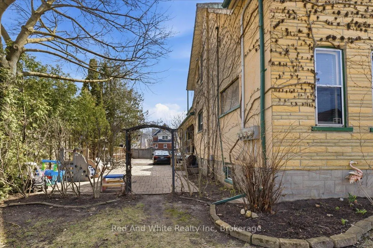 Photo 39 of 31 Bingeman Street, Kitchener, Civic Centre — HOMEH