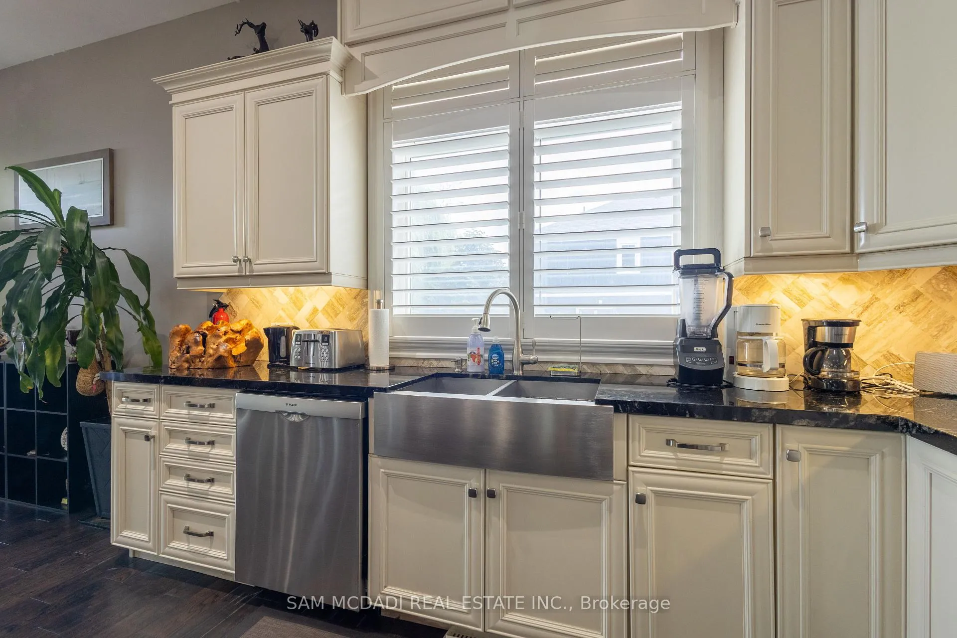 Photo 10 of 187 Beach Boulevard, Hamilton, Hamilton Beach — HOMEH