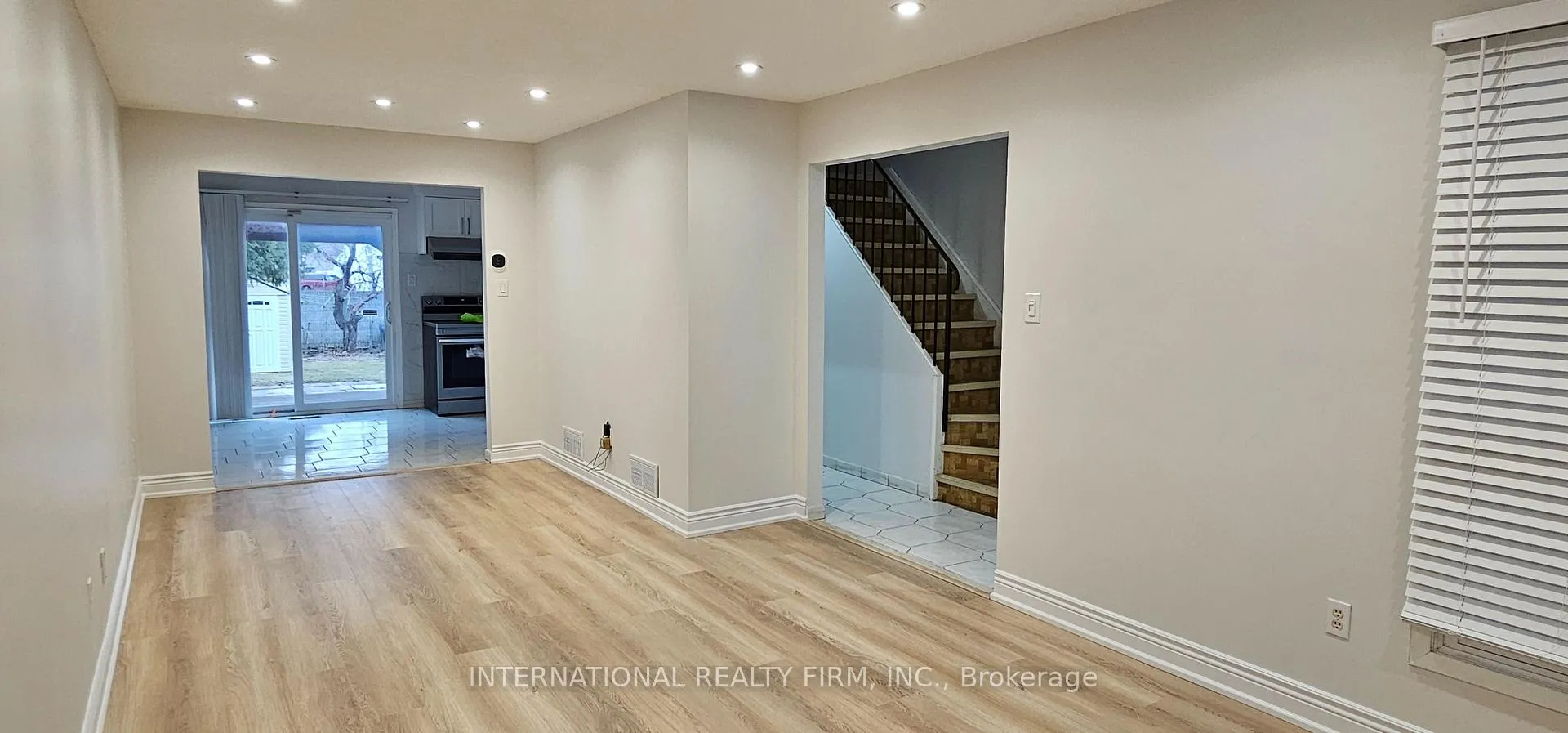 Photo 2 of 86 Upton Crescent, Markham, Milliken Mills West — HOMEH