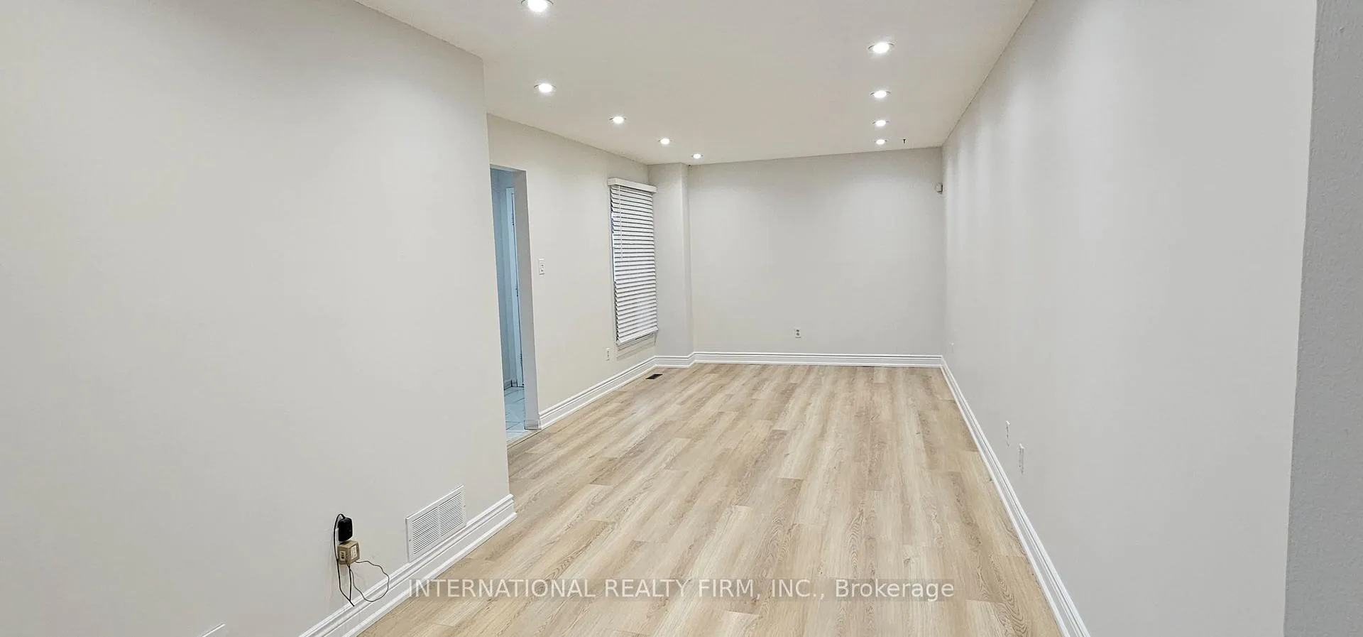 Photo 3 of 86 Upton Crescent, Markham, Milliken Mills West — HOMEH