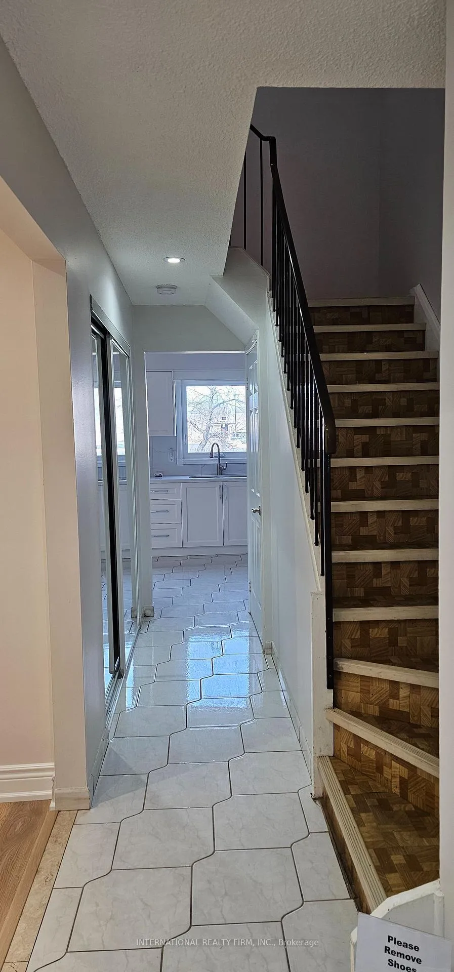 Photo 4 of 86 Upton Crescent, Markham, Milliken Mills West — HOMEH