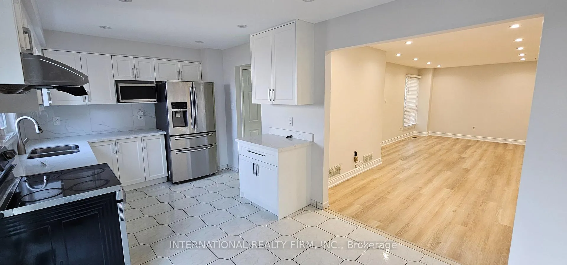 Photo 5 of 86 Upton Crescent, Markham, Milliken Mills West — HOMEH