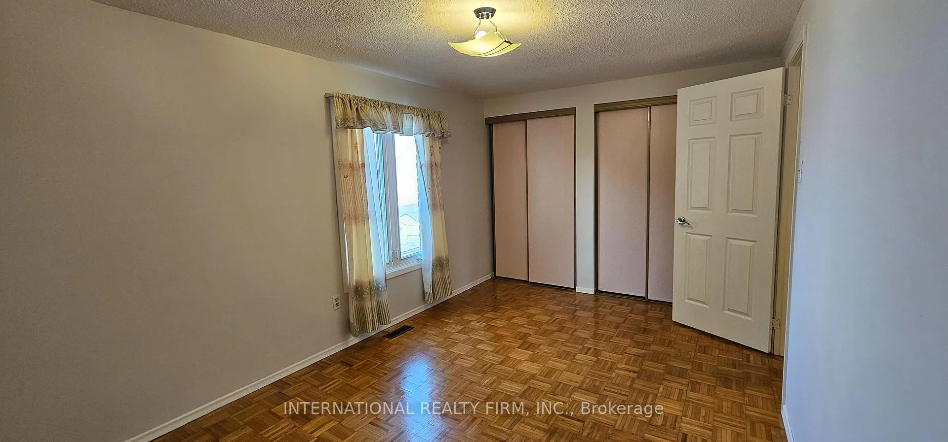 Photo 8 of 86 Upton Crescent, Markham, Milliken Mills West — HOMEH