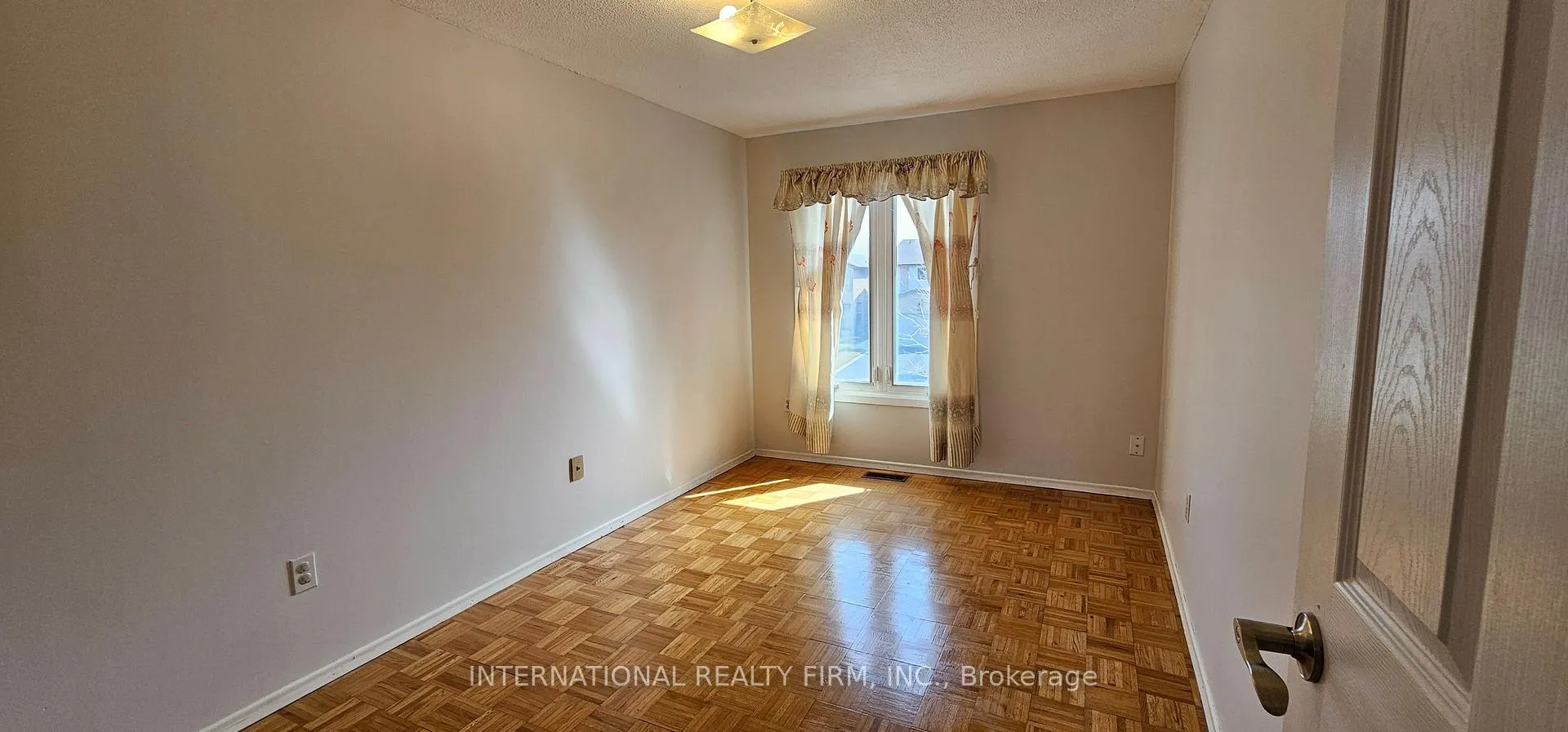 Photo 10 of 86 Upton Crescent, Markham, Milliken Mills West — HOMEH