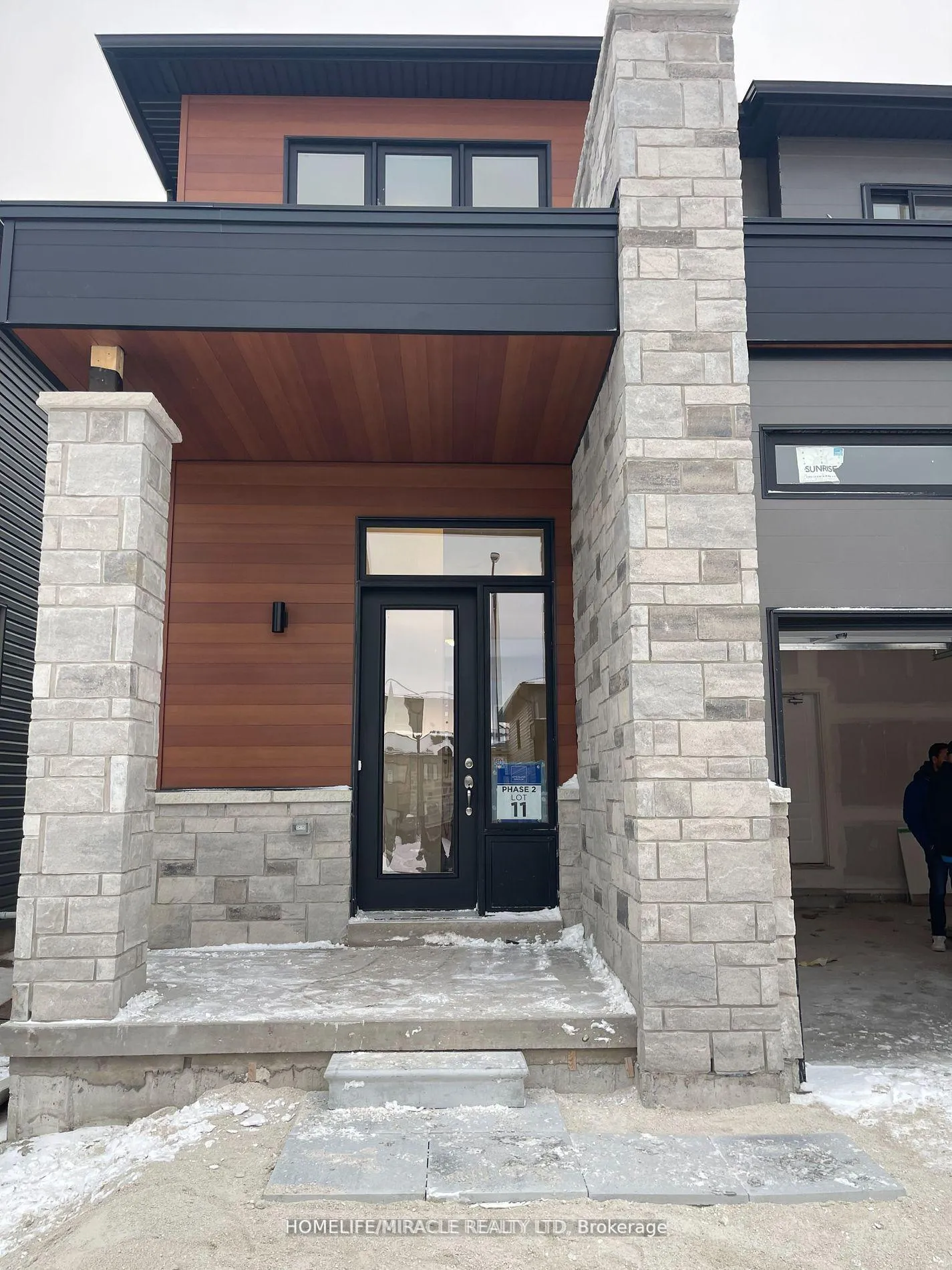 Photo 3 of 99 Berkely Street, Wasaga Beach — HOMEH