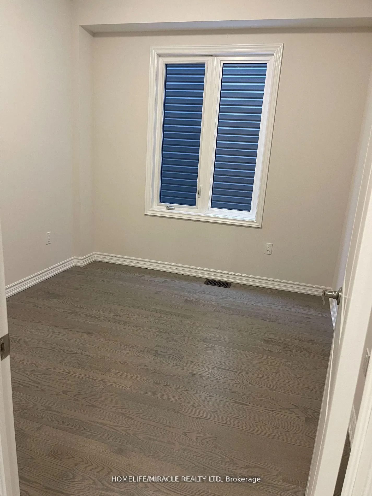 Photo 8 of 99 Berkely Street, Wasaga Beach — HOMEH