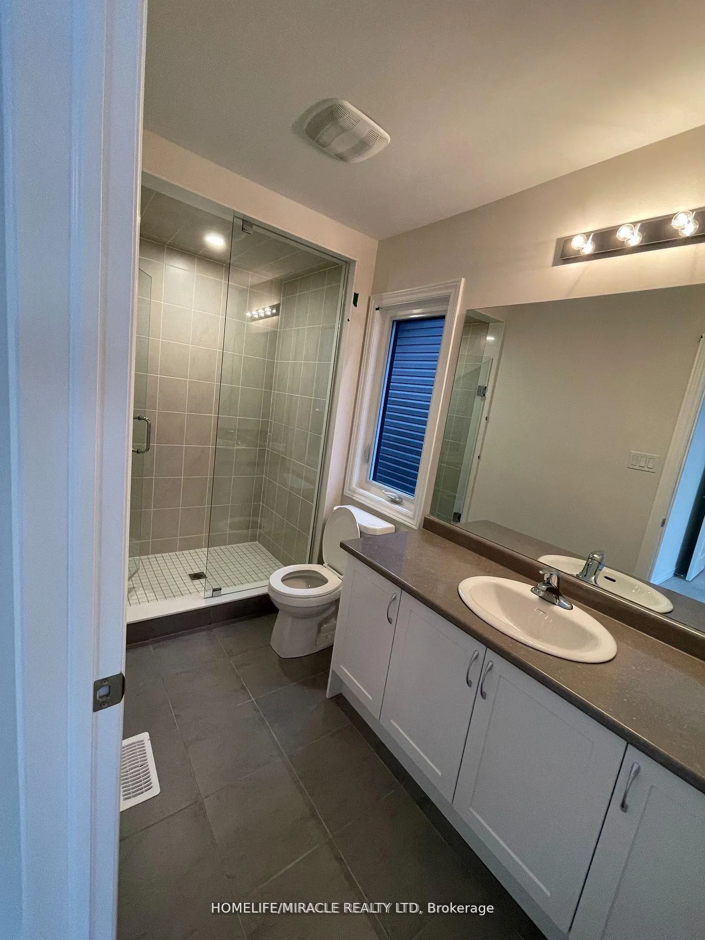 Photo 23 of 99 Berkely Street, Wasaga Beach — HOMEH