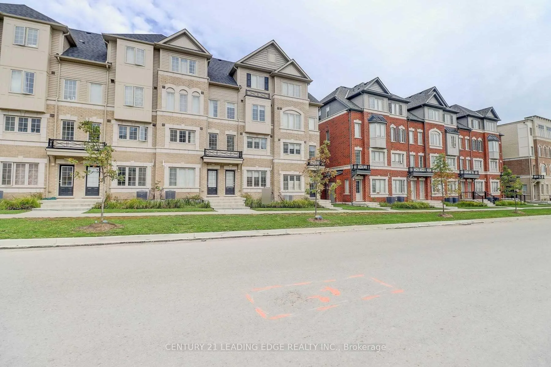Photo 2 of 2446 Rosedrop Path, Oshawa, Windfields — HOMEH