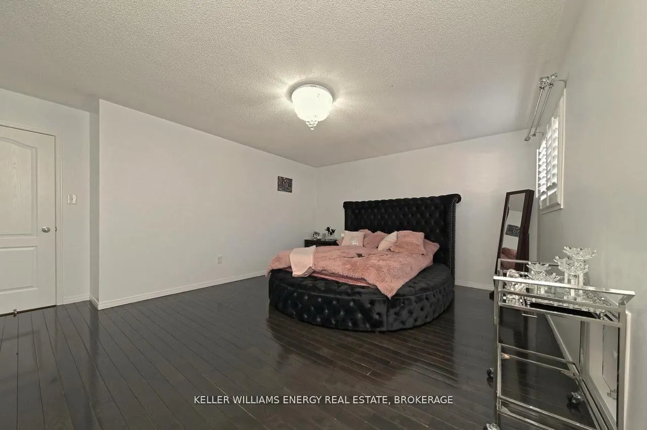 Photo 12 of 1346 Harlstone Crescent, Oshawa, Taunton — HOMEH