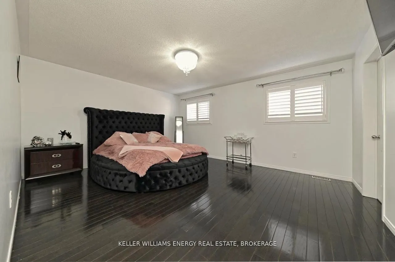 Photo 13 of 1346 Harlstone Crescent, Oshawa, Taunton — HOMEH