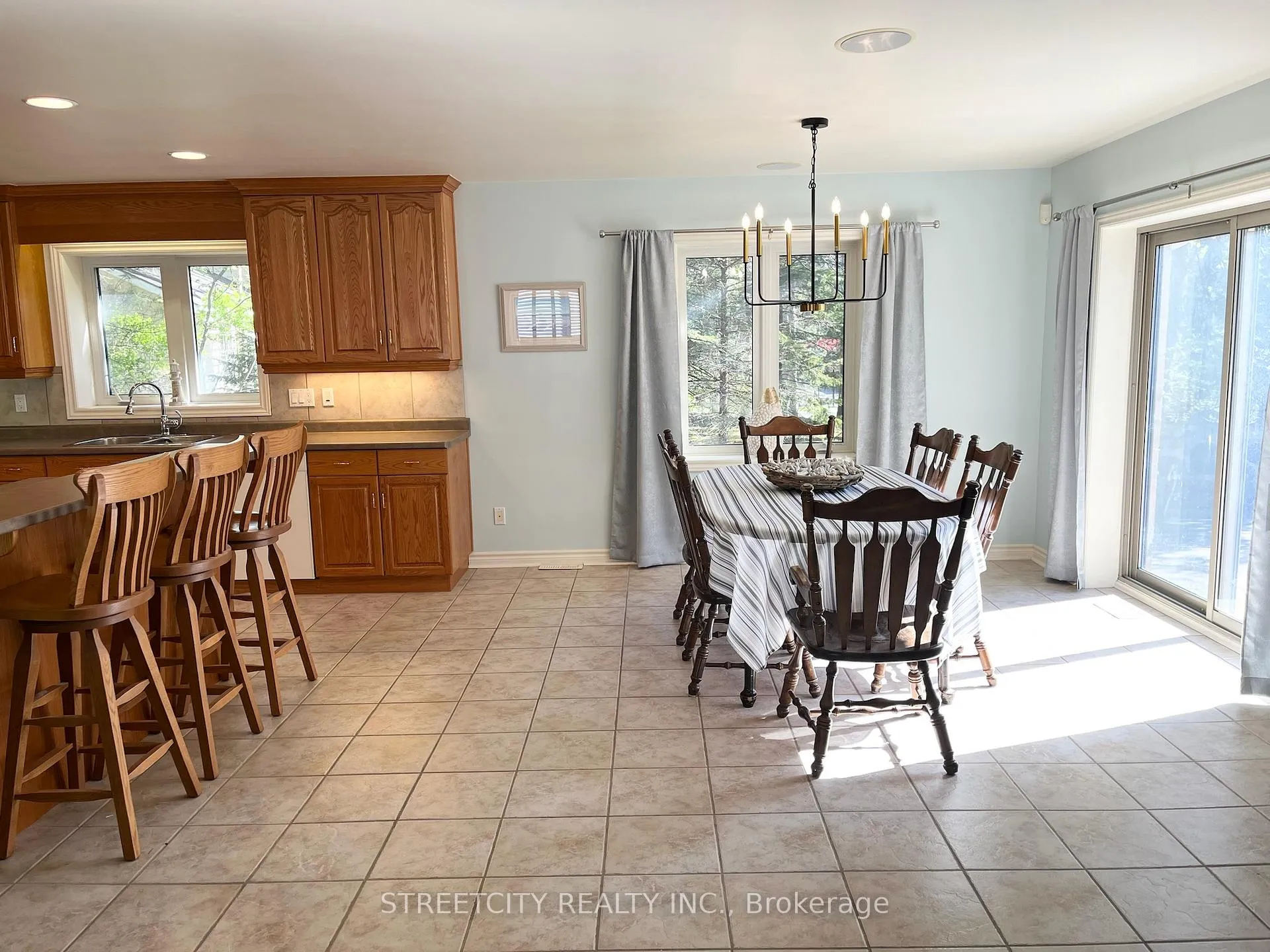 Photo 5 of 17 Summit Avenue, South Huron, Stephen — HOMEH