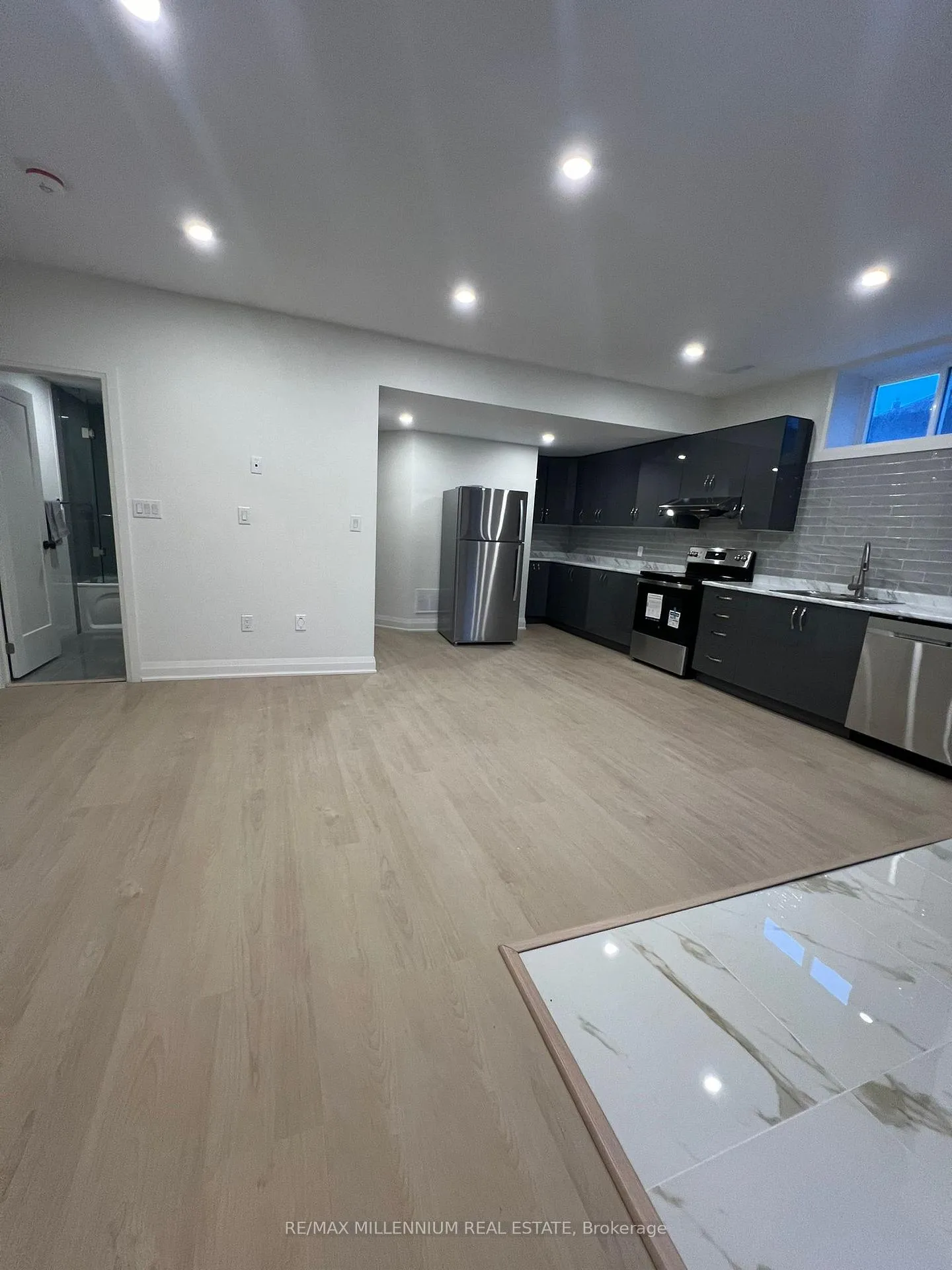 Photo 2 of 634 Annland Street, Pickering, Bay Ridges — HOMEH