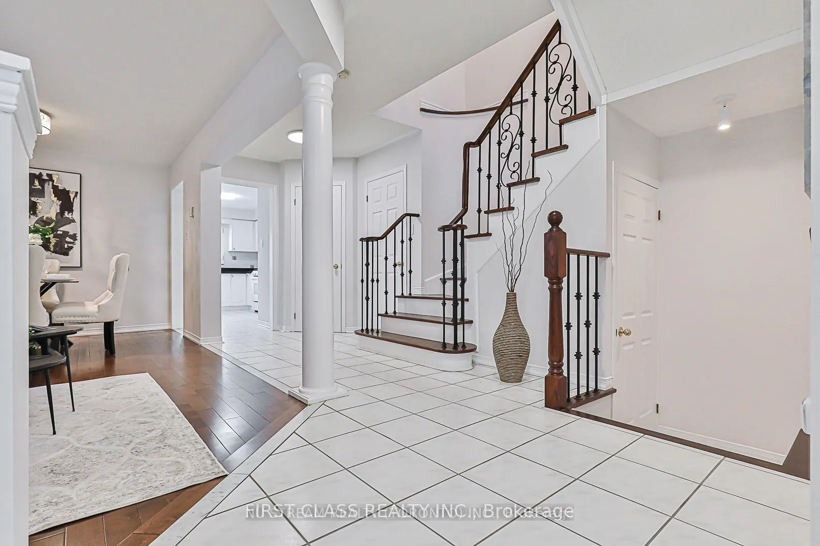 Photo 4 of 134 Trail Ridge Lane, Markham, Berczy — HOMEH