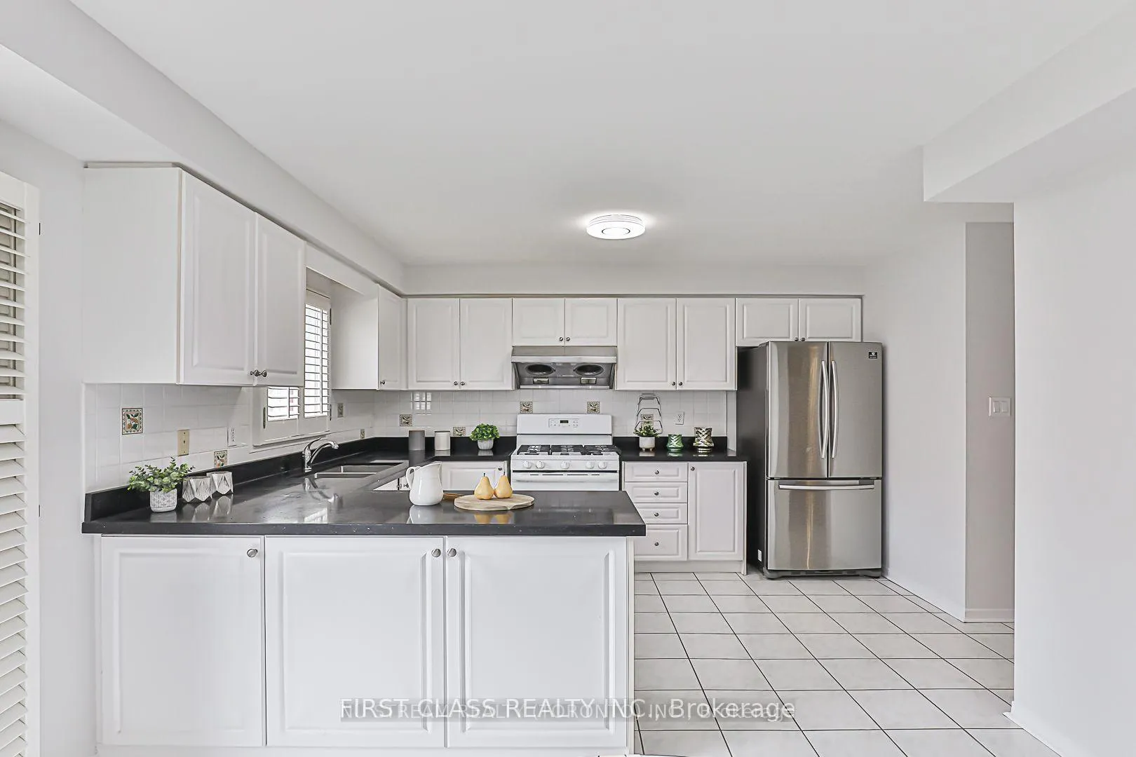 Photo 6 of 134 Trail Ridge Lane, Markham, Berczy — HOMEH