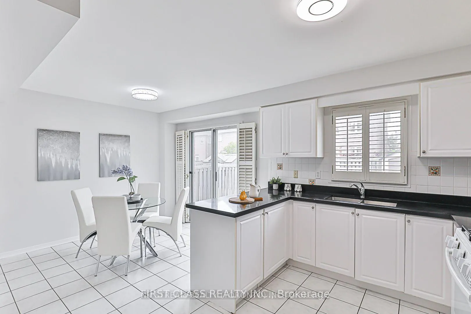 Photo 8 of 134 Trail Ridge Lane, Markham, Berczy — HOMEH