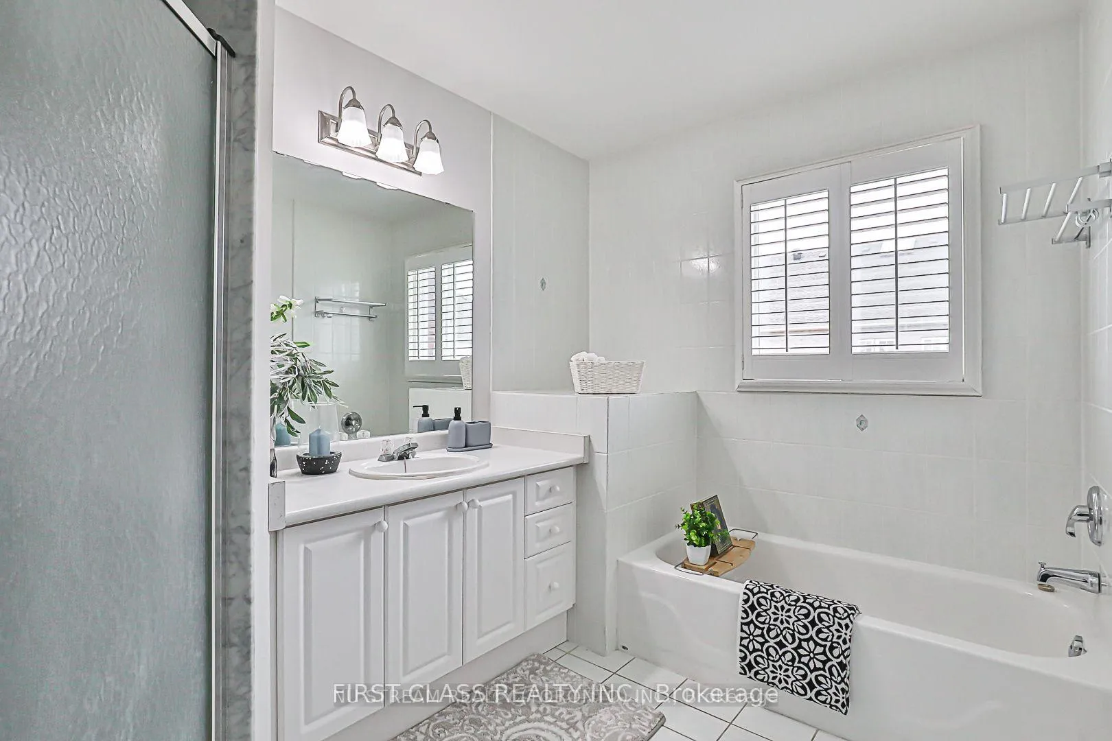 Photo 12 of 134 Trail Ridge Lane, Markham, Berczy — HOMEH