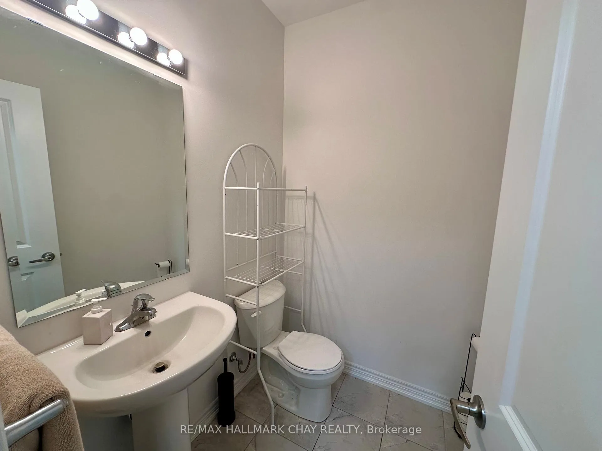 Photo 10 of 4 Wakefield Boulevard, Essa, Angus — HOMEH