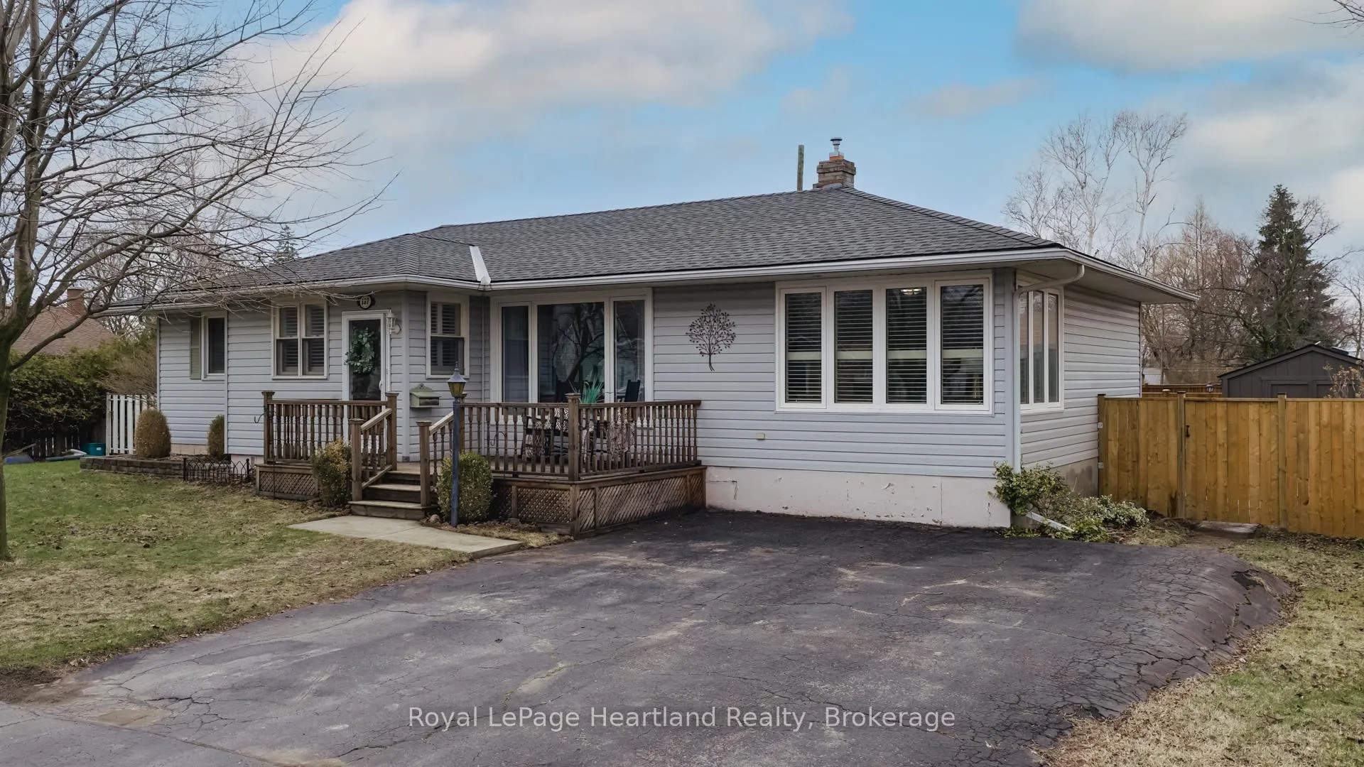 Photo 2 of 137 Oxford Street, Goderich, Goderich (Town) — HOMEH
