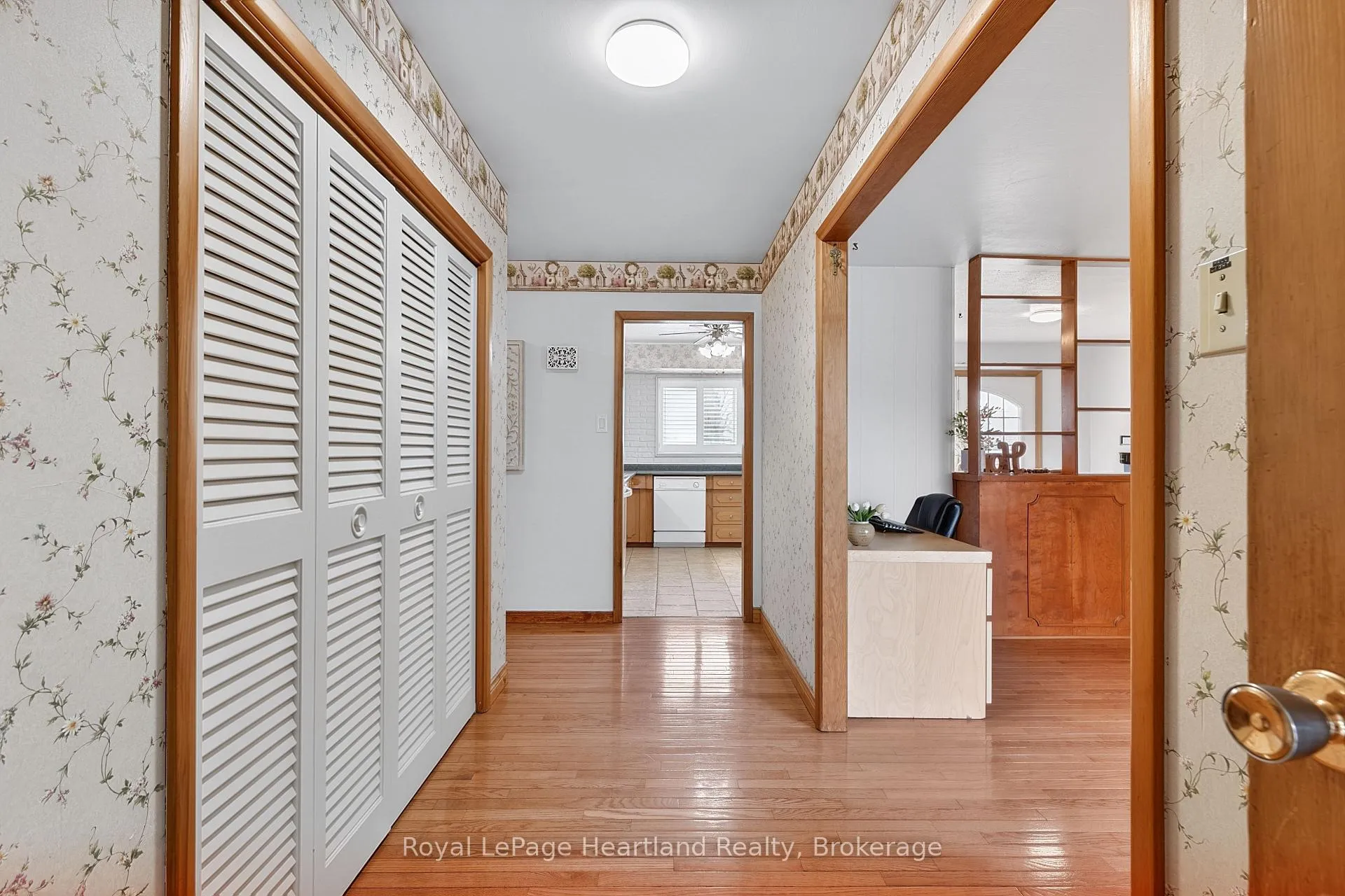 Photo 4 of 137 Oxford Street, Goderich, Goderich (Town) — HOMEH