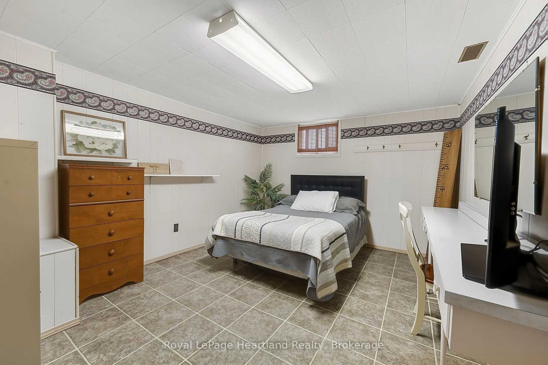 Photo 23 of 137 Oxford Street, Goderich, Goderich (Town) — HOMEH