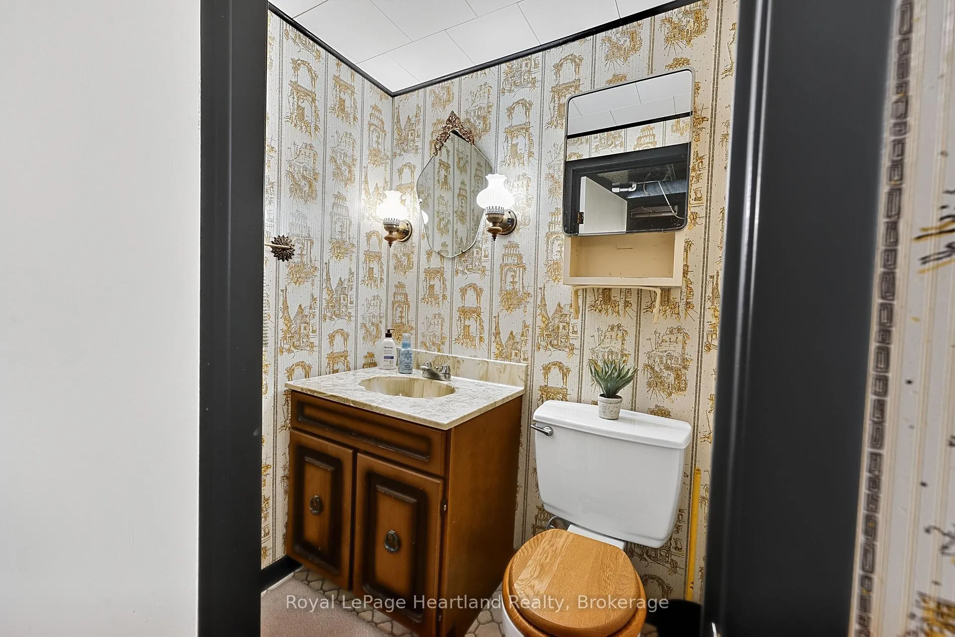 Photo 25 of 137 Oxford Street, Goderich, Goderich (Town) — HOMEH