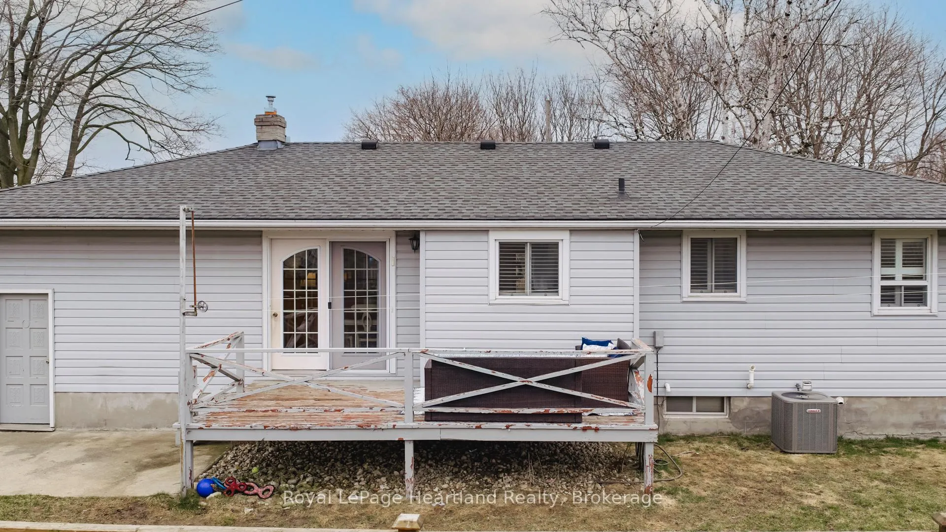 Photo 32 of 137 Oxford Street, Goderich, Goderich (Town) — HOMEH