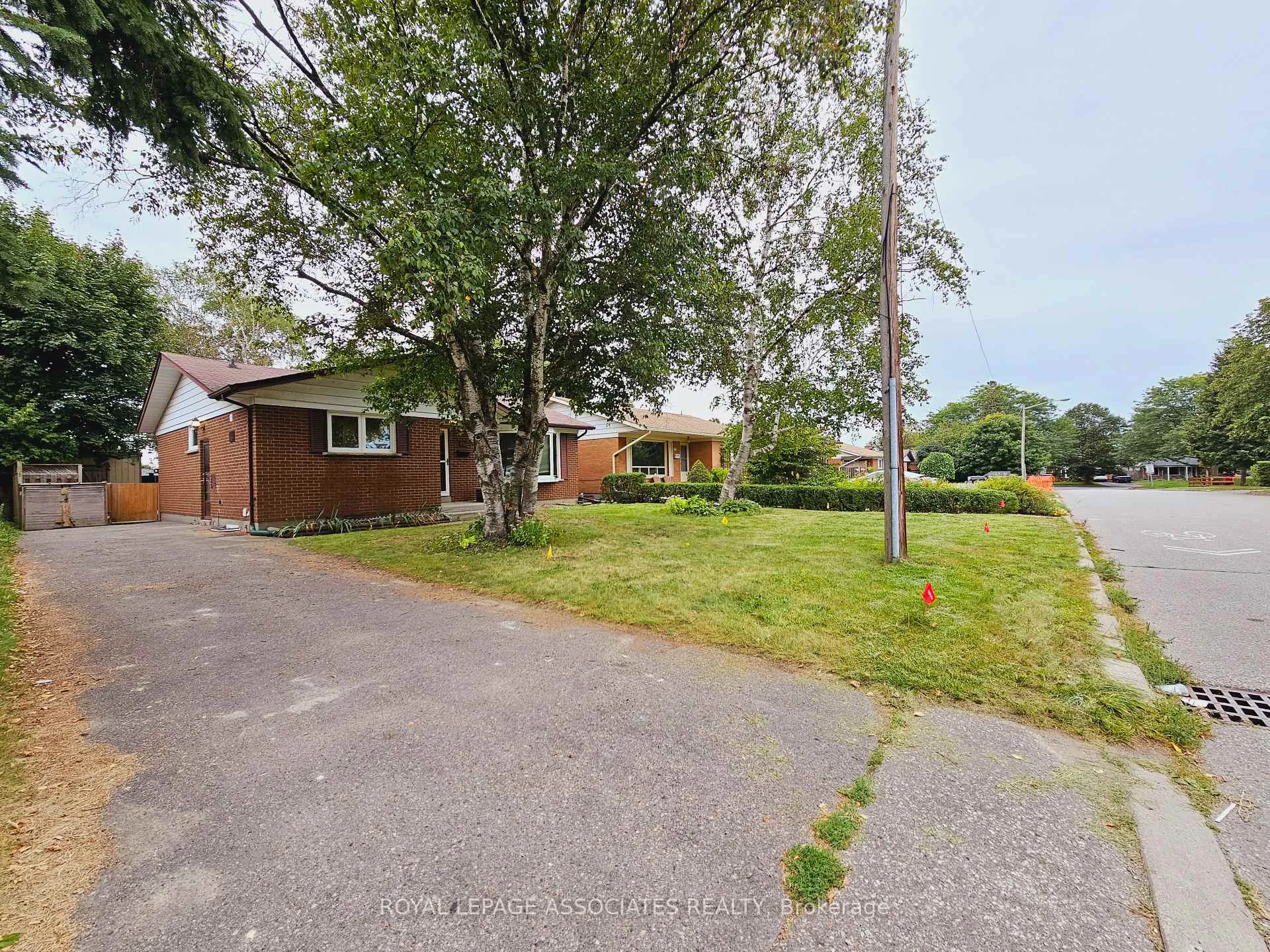 Photo 2 of 154 Burcher Road, Ajax, South East — HOMEH