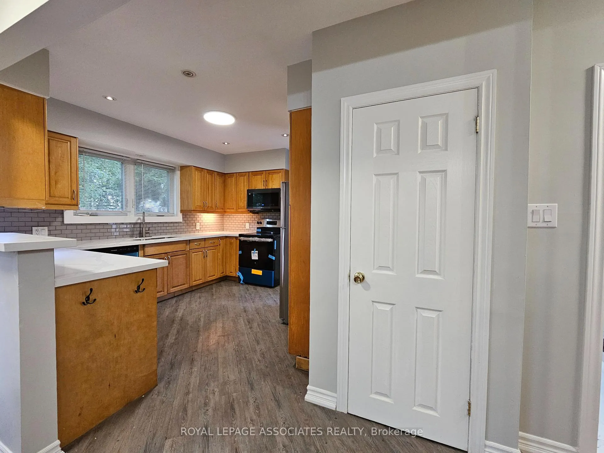 Photo 7 of 154 Burcher Road, Ajax, South East — HOMEH