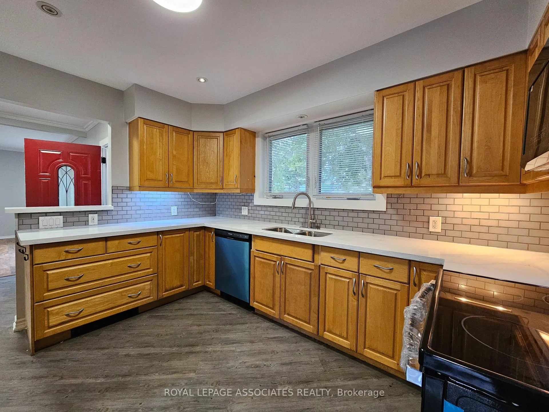 Photo 10 of 154 Burcher Road, Ajax, South East — HOMEH