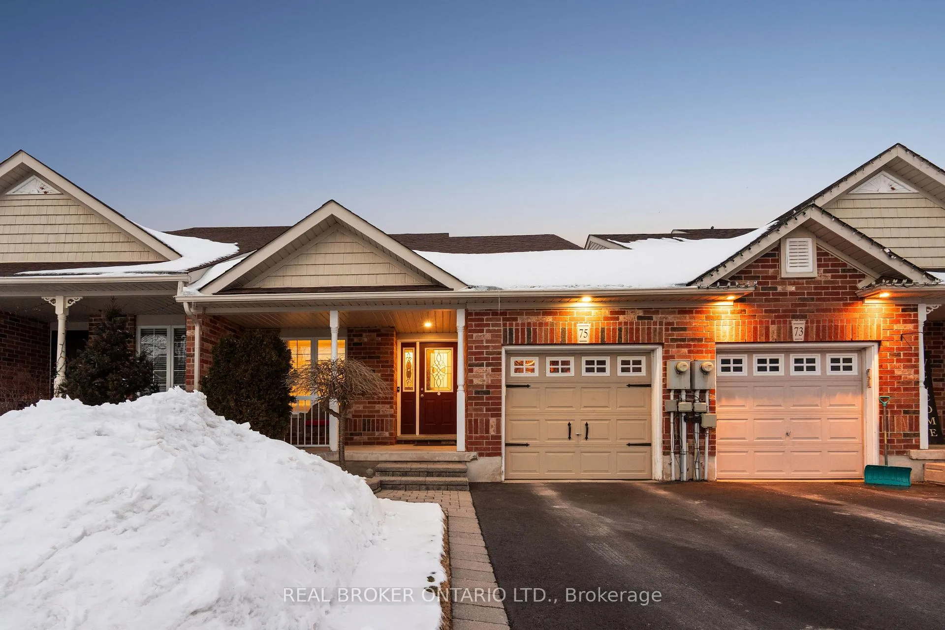 Photo 1 of 75 Doctor Moore Court, Halton Hills, Acton — HOMEH