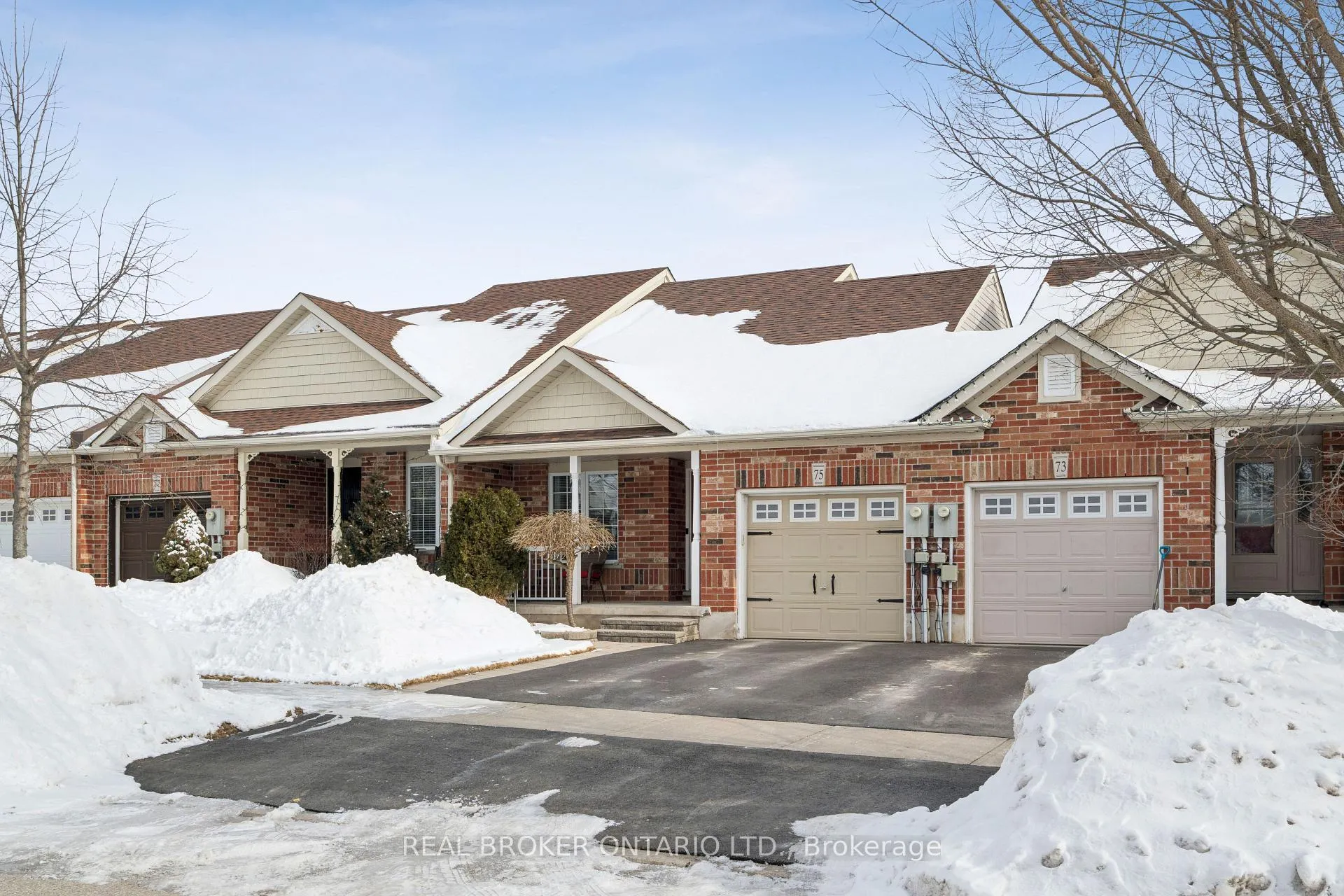 Photo 2 of 75 Doctor Moore Court, Halton Hills, Acton — HOMEH